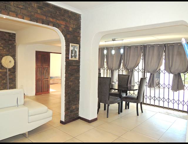 4 BEDROOM HOUSE FOR SALE IN STRUBENSVALLEI